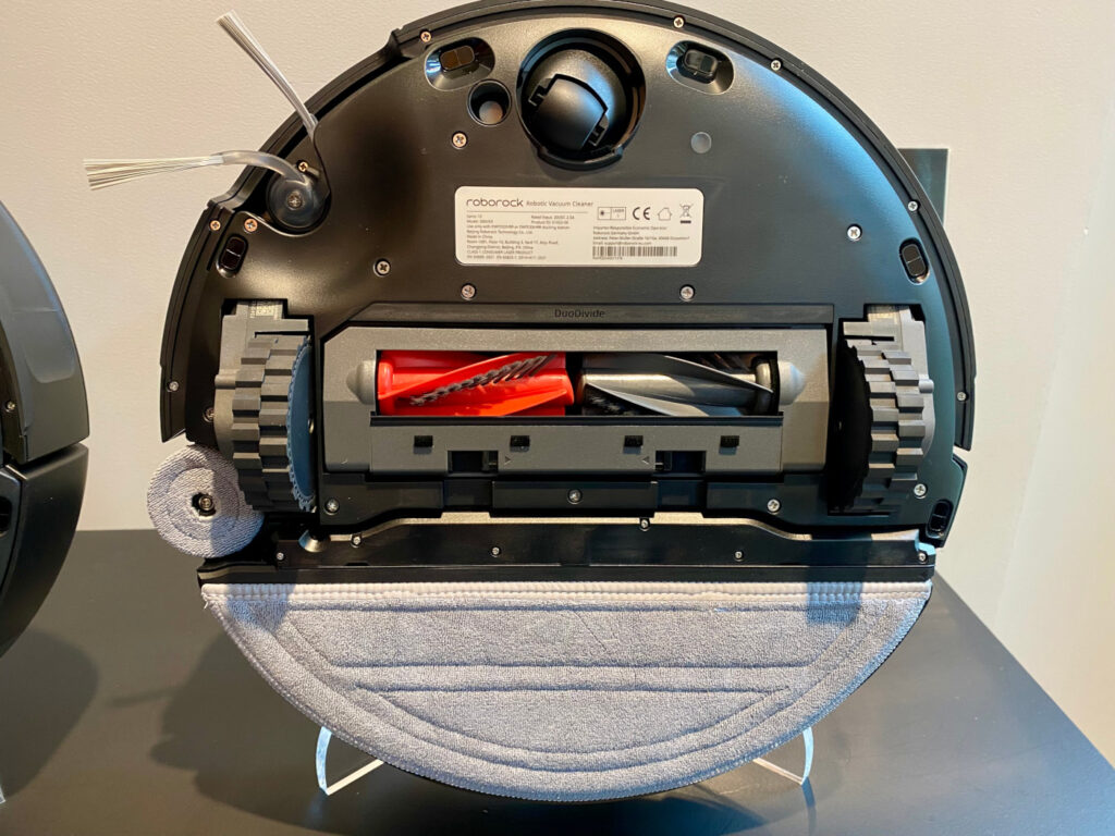 La brosse et la serpillière du Saros 10 de Roborock (c) Labo Maison