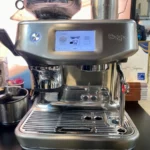 La machine à café semi automatique Sage Barista Touch Impress Cold © Labo Maison