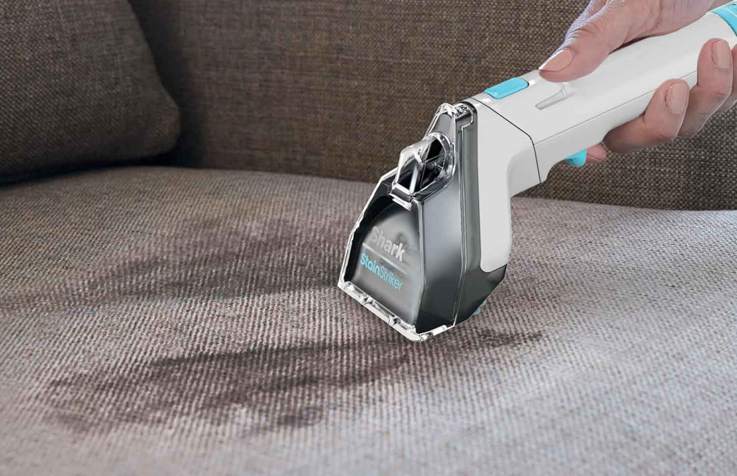 Le Shark StainStriker PX200EUT combine jet haute pression et aspiration puissante pour un nettoyage en profondeur.