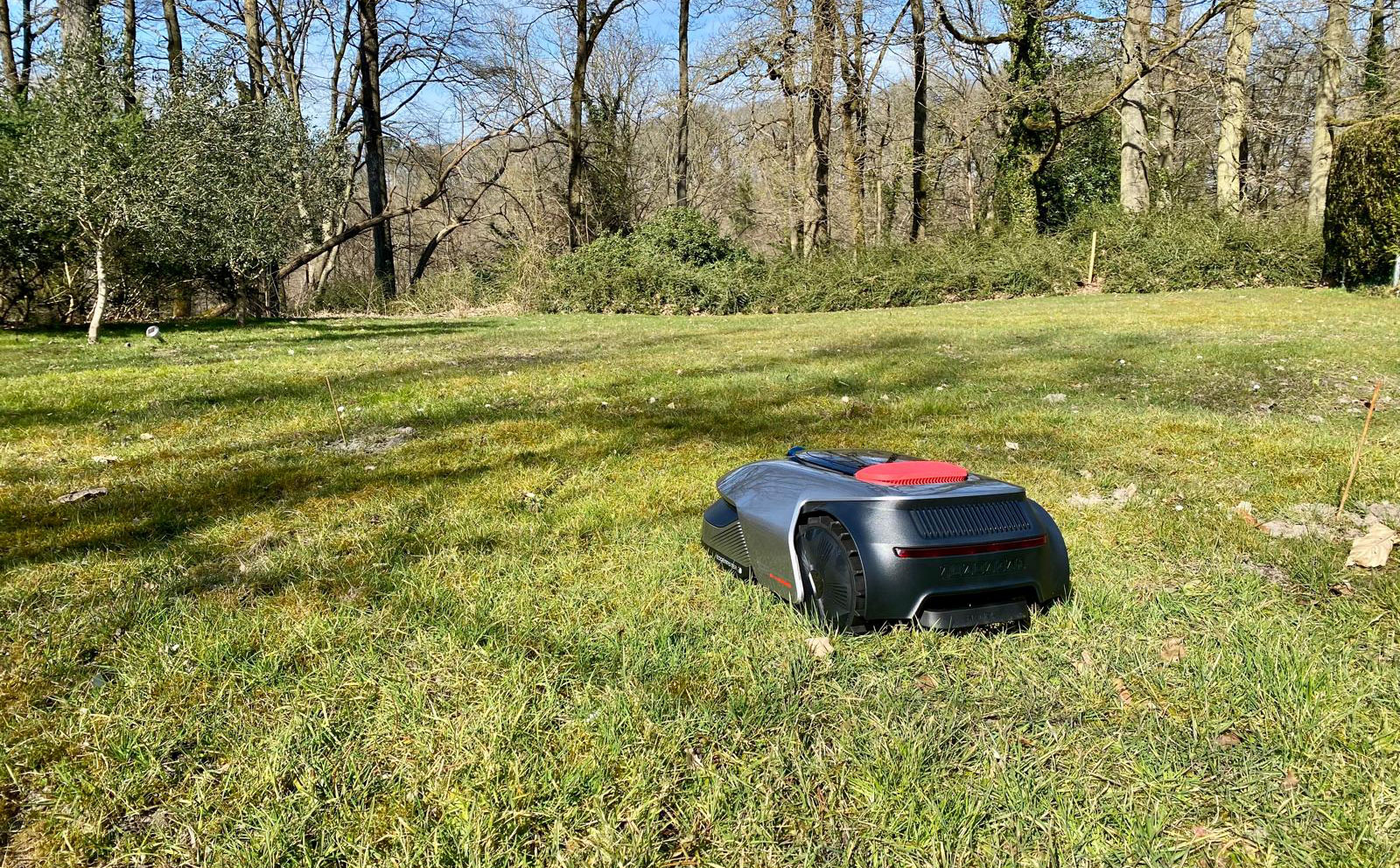La cartographie automatique fonctionne bien, mais sur notre terrain ouvert, le robot est allé trop loin. (c) Labo Maison