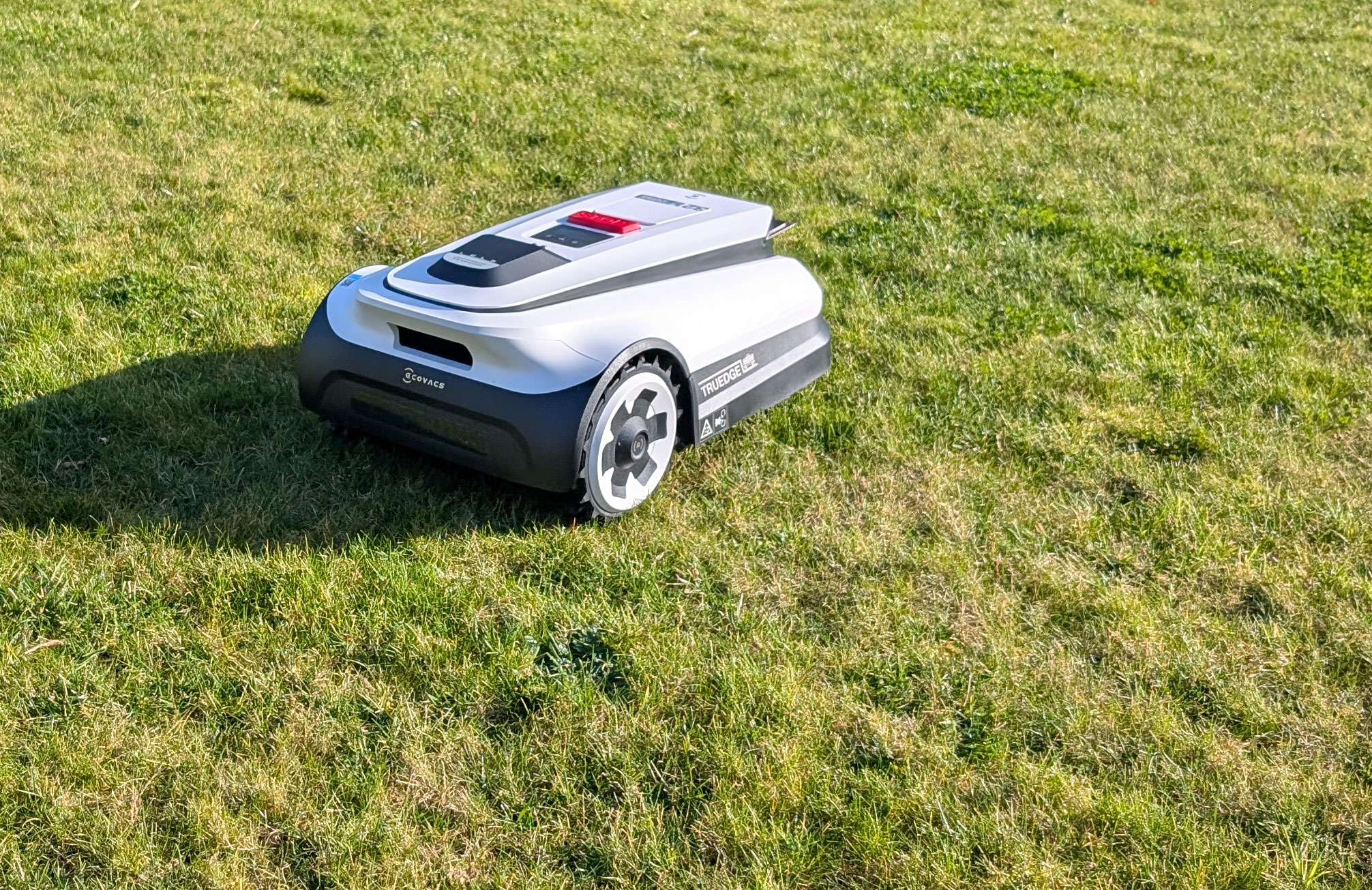 Test du robot tondeuse Ecovacs Goat A1600 RTK. (c) Labo Maison