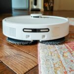 Le Roomba 505 Combo mouille les bords d’un tapis faute de localisation précise