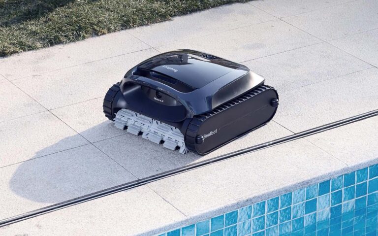 Le Beatbot AquaSense 2 est un robot piscine sans fil intelligent, puissant et autonome jusqu’à 4 heures.
