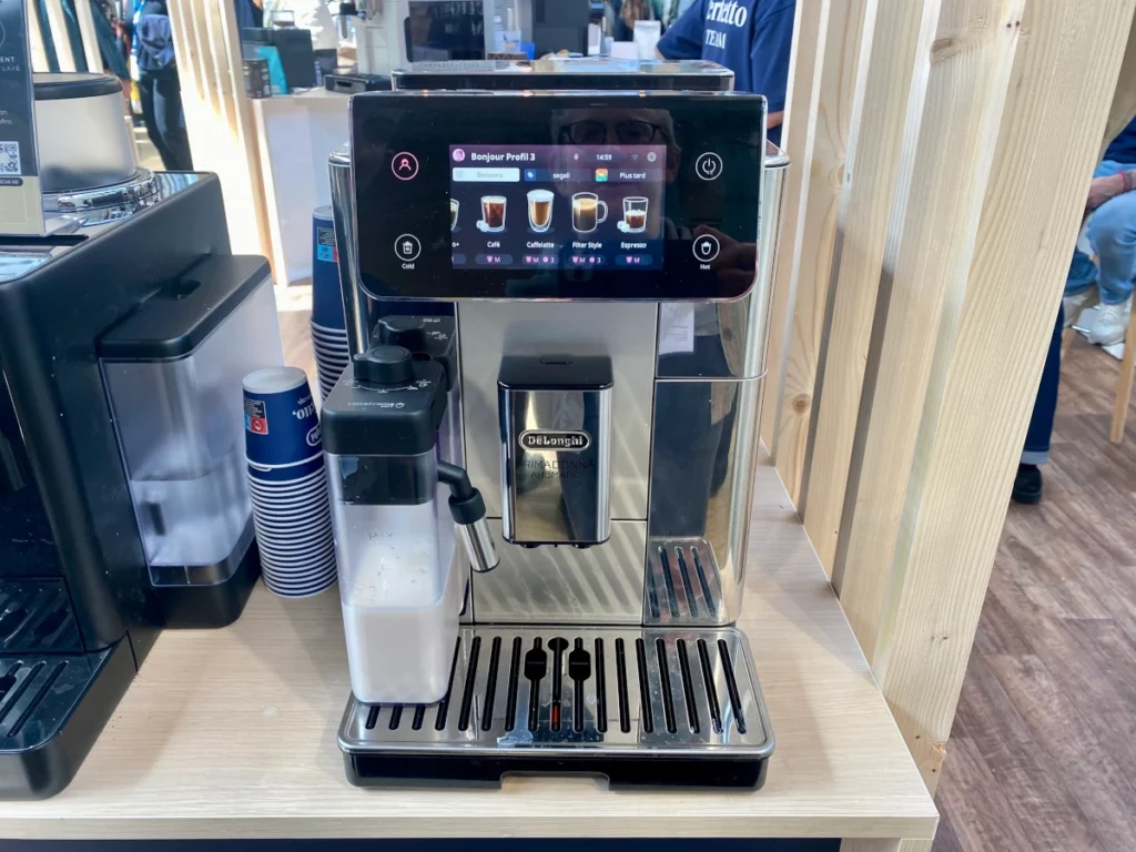 La machine à café automatique Delonghi PrimaDonna Aromatic © Labo Maison