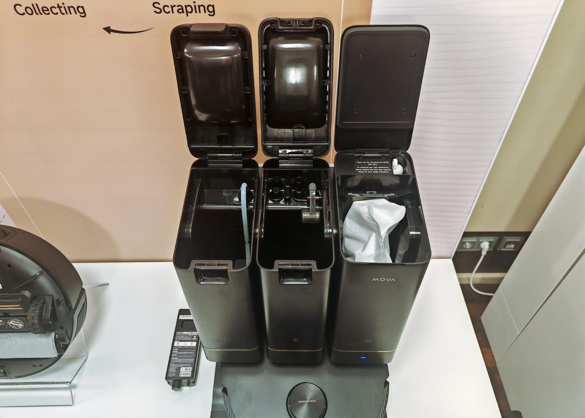 Mova Z50 Ultra avec trois bacs séparés : eau propre, eau sale et sac à poussière pour un entretien simplifié. © Labo Maison