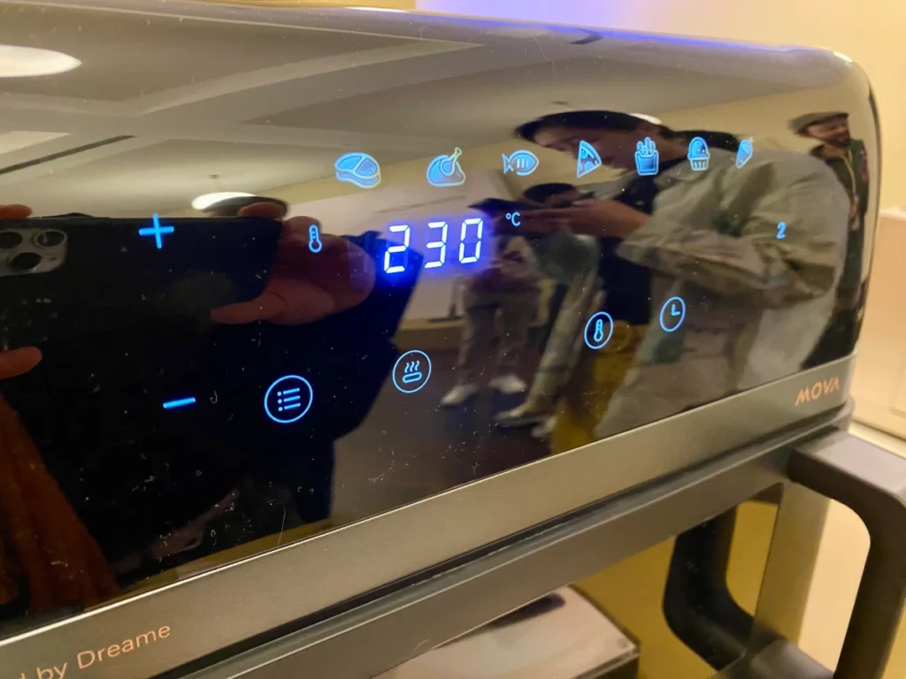 L'interface du Air Fryer Mova AeroChef FD20 Pro © Labo Maison
