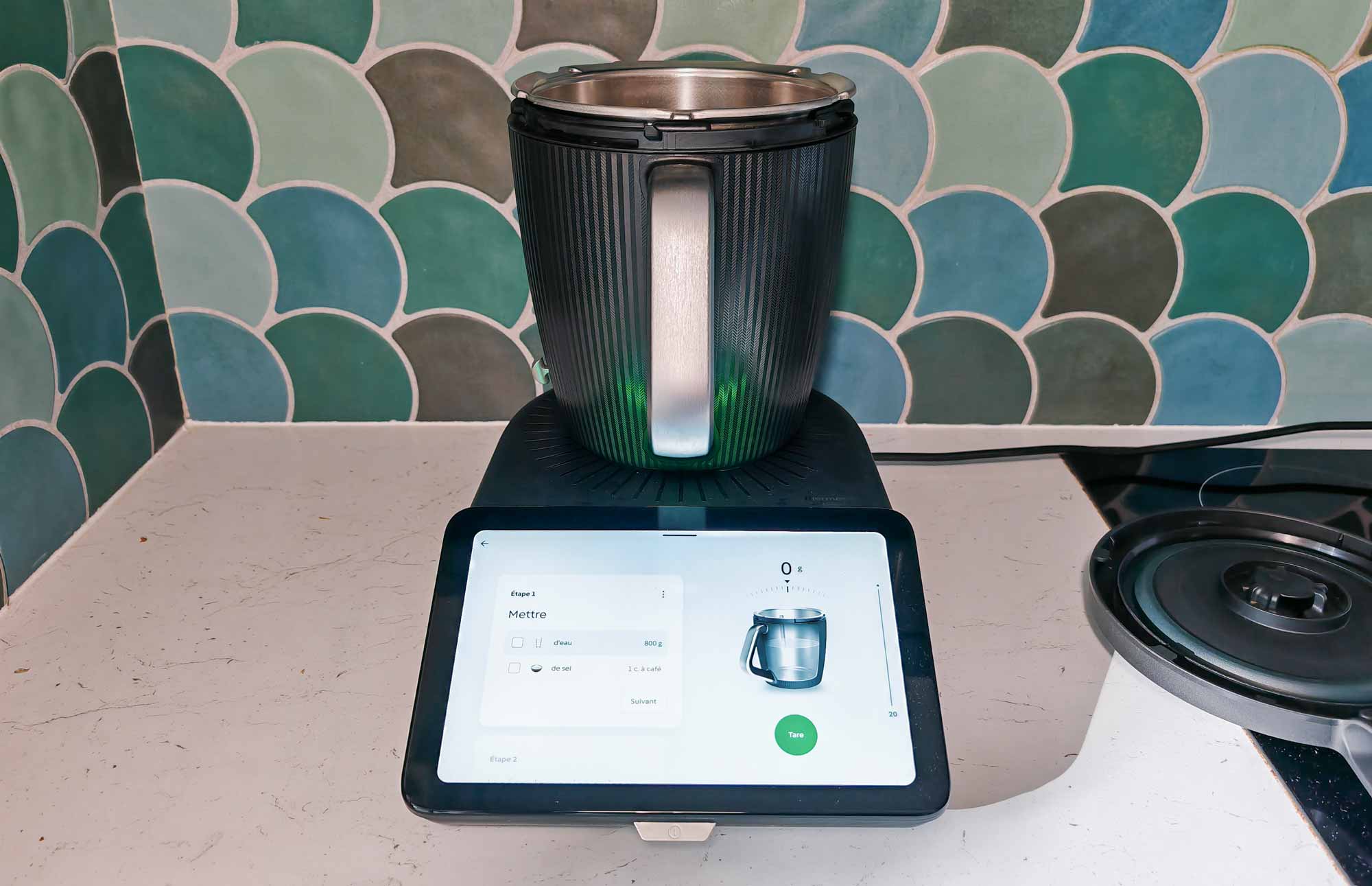 Un grand écran 10 pouces pour piloter vos recettes du bout des doigts. © Labo Maison