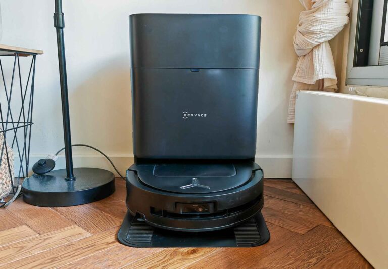 Test de l'aspirateur robot Ecovacs Deebot T80 Omni. © Labo Maison