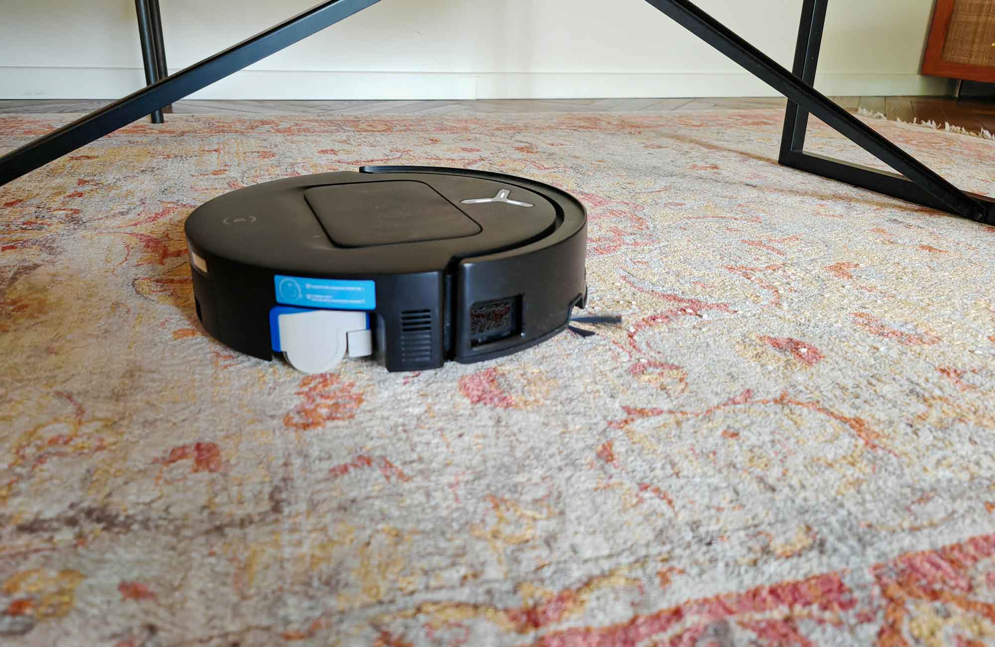 Très bon score sur tapis à poils courts : 92 % des débris récupérés. © Labo Maison