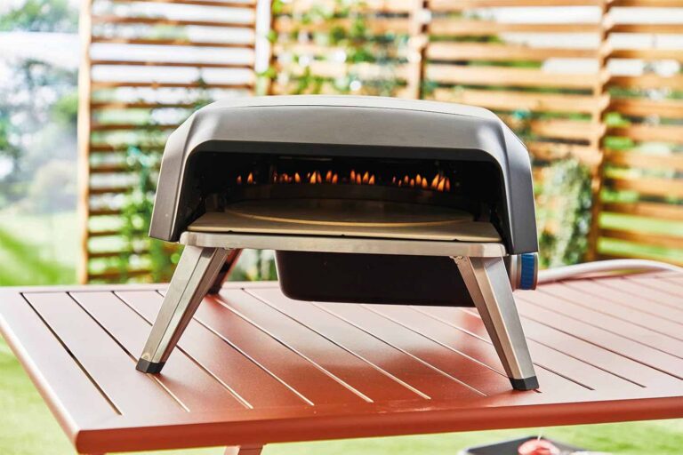 Four à pizza au gaz Tefal pour des pizzas maison croustillantes prêtes en 90 secondes.