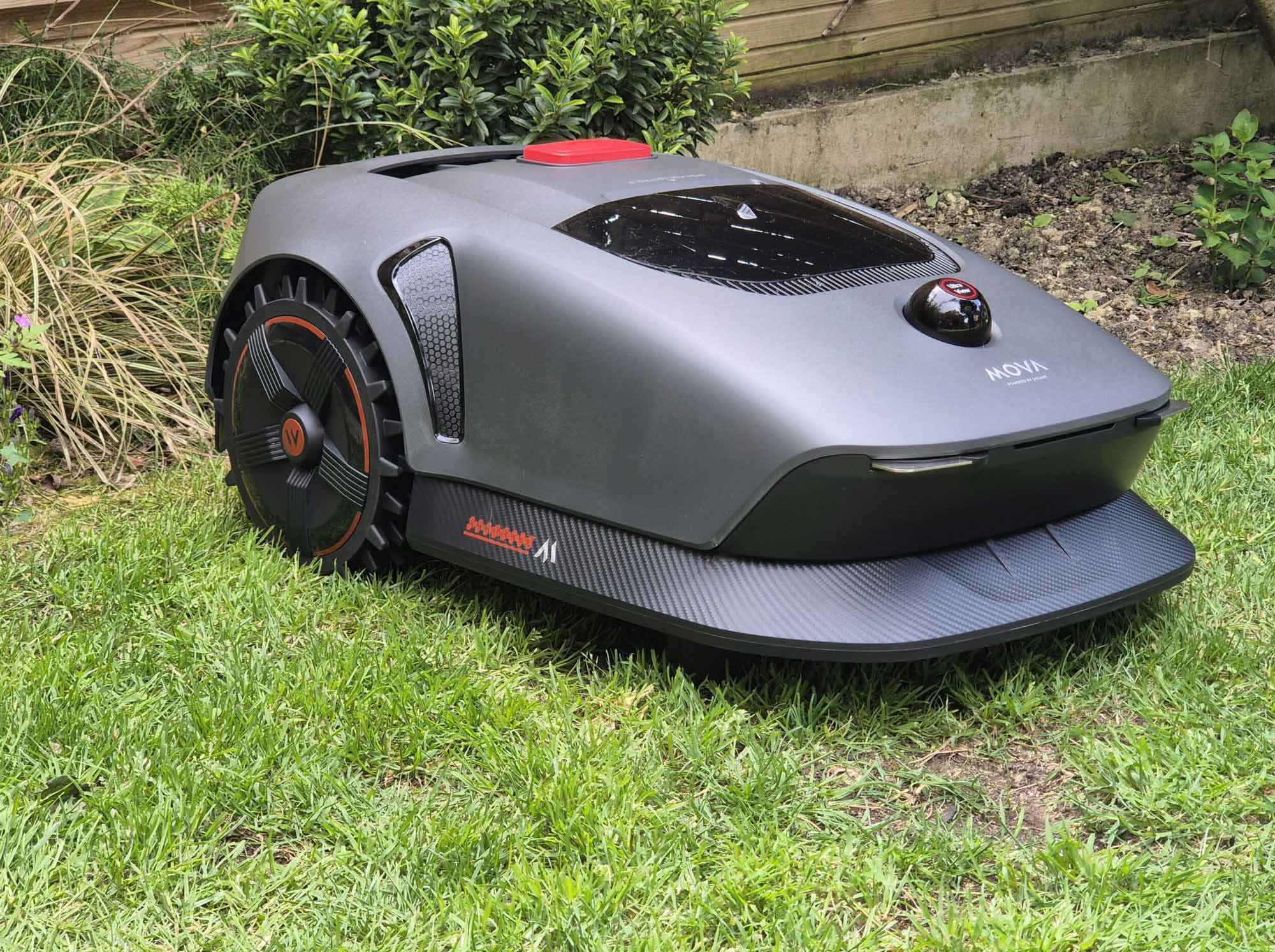 Le robot tondeuse Mova 1000 en promo à moins de 1 000 €. (c) Labo Maison