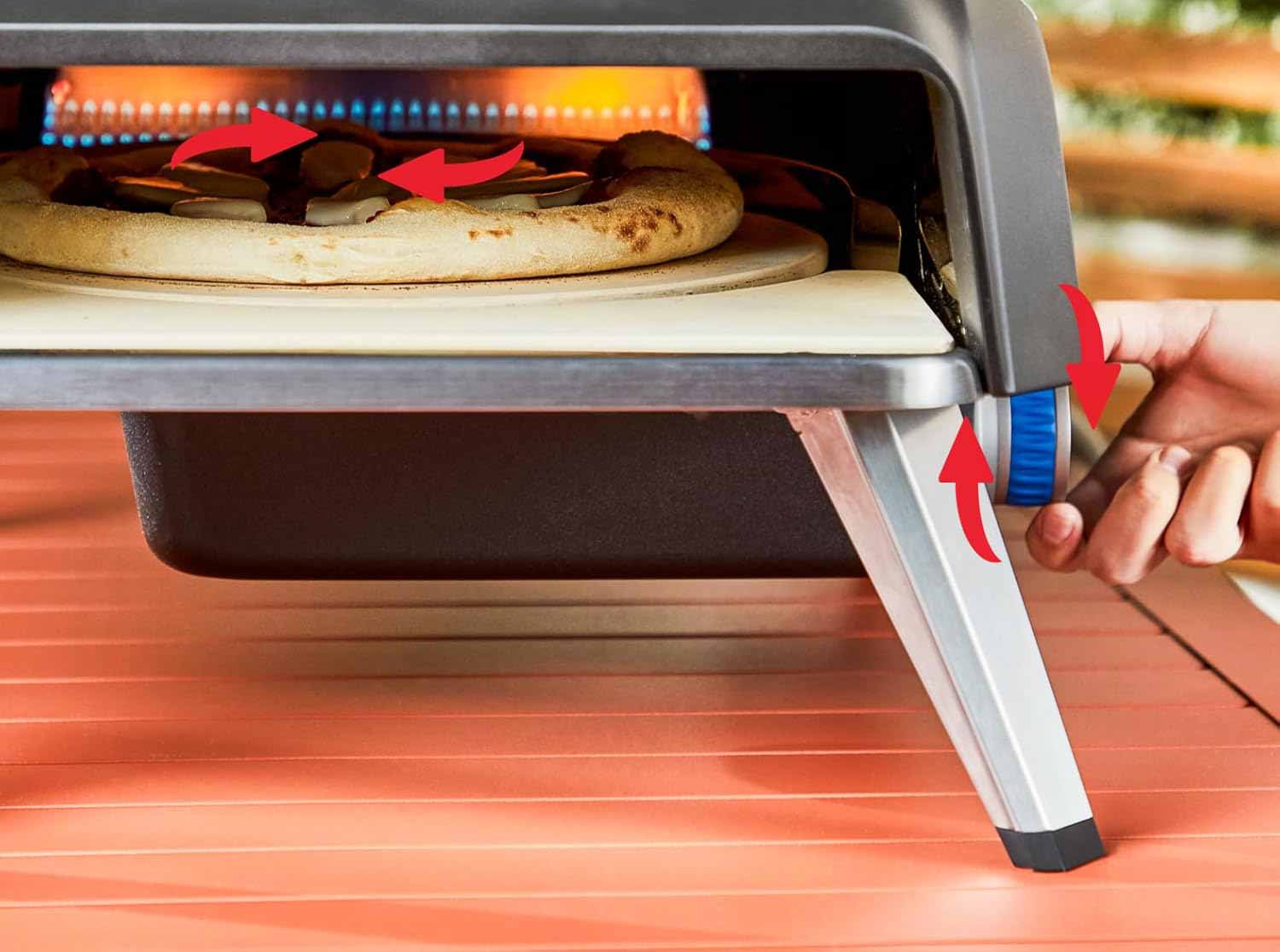 La pierre cordiérite tourne à 360° pour garantir une cuisson homogène de la pizza.