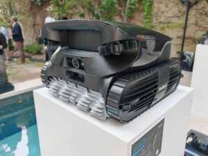 Robot de piscine Beatbot AquaSense 2 Ultra vu de profil