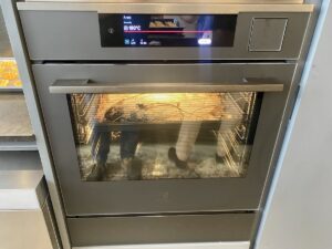 Four encastrable Electrolux Vapeur SteamPro © Labo Maison