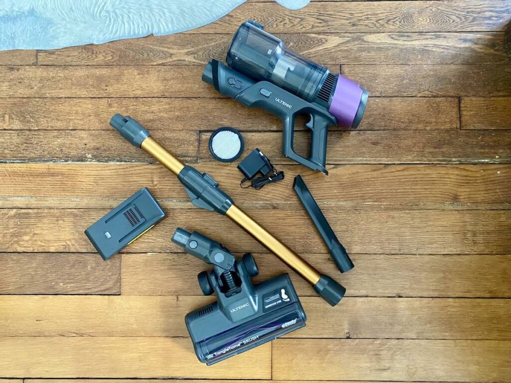 L'aspirateur Ultenic et ses accessoires © Labo Maison